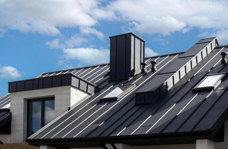 Roofer in Powell, Tennessee